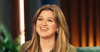 Kelly Clarkson reveals what she hates most about the US school system