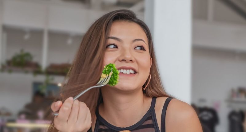 Eat more bananas and broccoli to help reduce serious condition