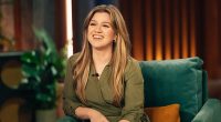 Kelly Clarkson opens up about awkward wardrobe malfunction while she wasn't wearing underwear