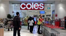Generic Coles Supermarket shoppers, cash, shopping, retail, spending, inflation, Easter rush. Thursday 28th March 2024 AFR photo Louie Douvis