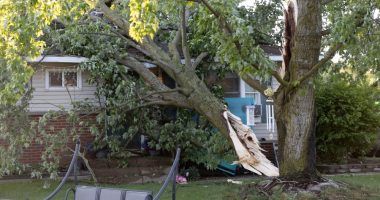 1 person died, 2 others were pulled from wreckage after a storm crumbled part of a St. Louis church