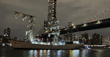19 hurt as Mexican naval training ship strikes Brooklyn Bridge