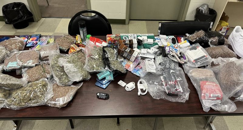 2 men arrested for carrying contraband near Washington State Prison