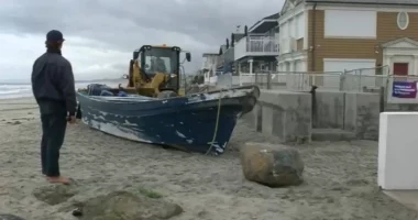 3 dead, 9 missing near San Diego after boat washes ashore