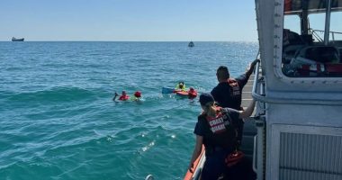3 people rescued from sinking boat near Fort De Soto