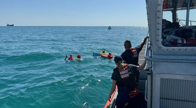 3 people rescued from sinking boat near Fort De Soto
