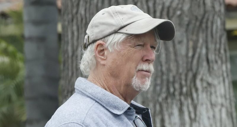 80s star with famed actress mother looks unrecognizable on rare outing