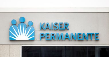 A Kaiser Permanente systems outage has pharmacies relying on pen and paper