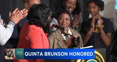 'Abbott Elementary' creator Quinta Brunson receives key to Philadelphia, dedicates mural at alma mater