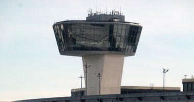 Air traffic control at Newark Airport briefly lost communication with aircraft, kicking off travel chaos