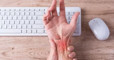 Carpal Tunnel or Arthritis? How to Spot the Difference and Find Relief