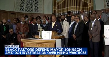 Chicago Black pastors gather in solidarity with Mayor Brandon Johnson amid Department of Justice hiring investigation