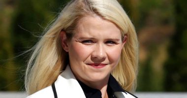 Convicted Elizabeth Smart kidnapper flashes huge smile in new mugshot for Utah's sex offender registry