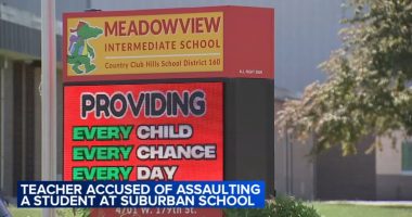 Country Club Hills substitute teacher accused of assaulting 4th grade student at Meadowview Intermediate School, parents say