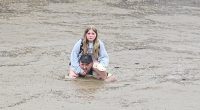 Dad carries 9-year-old daughter on shoulders through Westernport flood waters