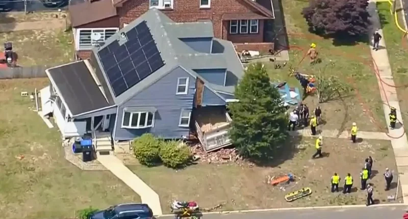 Dramatic video shows dump truck plowing into NJ home after driver suffers medical emergency