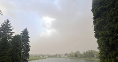 Dust storm covers Chicago with near-zero visibility conditions