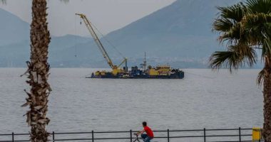 Experts start complex recovery of a superyacht that sank off Sicily, killing 7