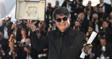 Formerly jailed Iranian filmmaker wins top Cannes award