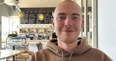 Hopes for Eli Sweeting, who has been missing since he set off on a New Zealand mountain expedition almost a week ago, have been boosted after rescuers spotted a torchlight