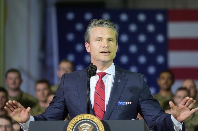 Heads Explode as Pete Hegseth Hosts an Evangelical Prayer Meeting in the Pentagon Auditorium