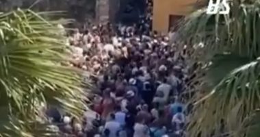 Large crowd of tourists overwhelming a narrow street in Sirmione.