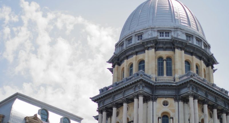 Illinois House passes bill to offer medical assist in dying to the terminally ill