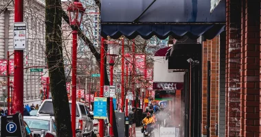 Immigration expert warns Chinese illegal aliens using Canadian city as gateway to US