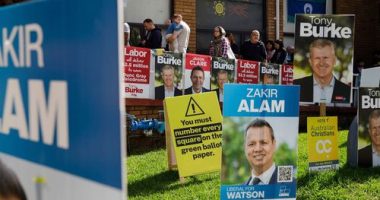 FEDERAL ELECTION. People line up to vote at Bankstown Senior Citizens Centre, Bankstown in the southwest Sydney electorate of Blaxland. Saturday May 3, 2024. Photo: Max Mason-Hubers