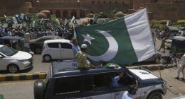 India and Pakistan ceasefire shaken by overnight clashes in Kashmir