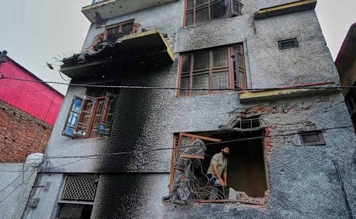 Indian and Pakistan troops swap intense artillery fire overnight