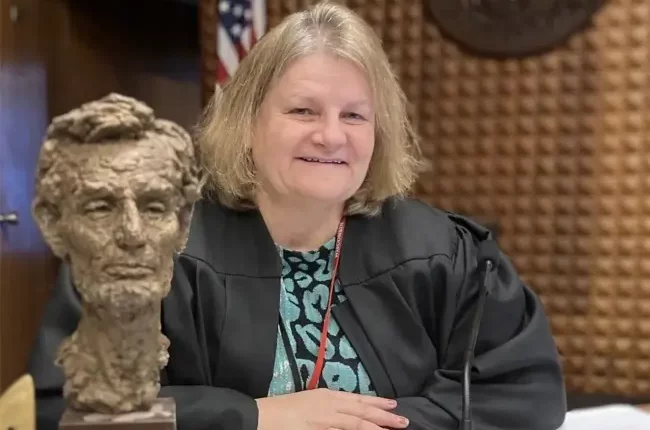 Judge Hannah Dugan Wiki, Age, Political Party, Salary, Arrest |