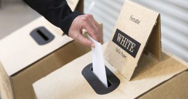 PERTH, AUSTRALIA - MAY 03: A member of the public casts their ballot paper on May 03, 2025 in Perth, Australia. Australians headed to the polls on Saturday for the 2025 federal election, where all 150 seats in the House of Representatives and 40 of 76 Senate seats are up for grabs. This election is especially consequential due to a tightly contested race, with cost-of-living pressures, affordable housing, and energy policy dominating the campaign. Though most polls indicate a narrow Labor victor