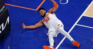 Karl-Anthony Towns sits for crucial stretch in Game 2 in Knicks dilemma