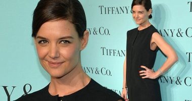 Katie Holmes (FINALLY) nails her perfect look in short '60s minidress