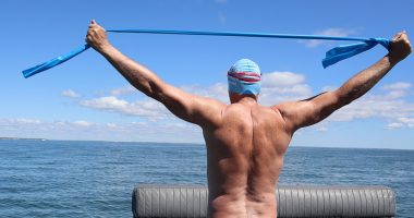 Lewis Pugh becomes 1st swimmer to circumnavigate Martha's Vineyard ahead of 'Jaws' 50th anniversary; shark migration season begins