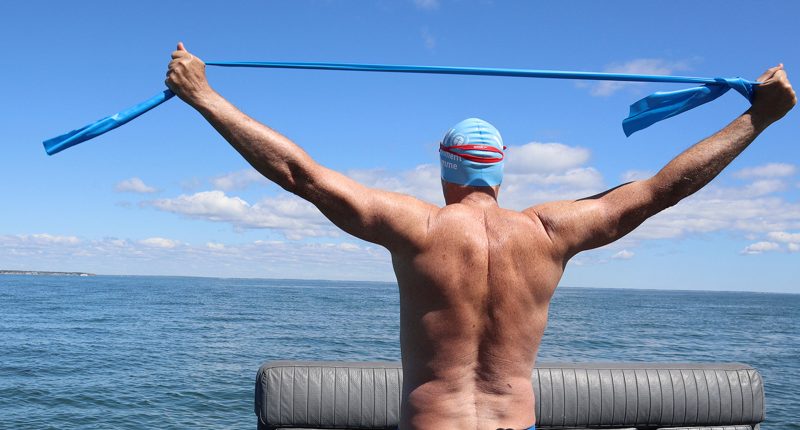 Lewis Pugh becomes 1st swimmer to circumnavigate Martha's Vineyard ahead of 'Jaws' 50th anniversary; shark migration season begins
