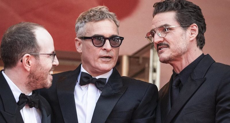 Lip reader reveals EXACTLY what Pedro Pascal said to Joaquin Phoenix