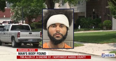 Man fatally stabs contractor doing renovations to home: Cops