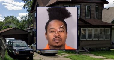 Man stabbed girlfriend, then put their child to bed: Cops
