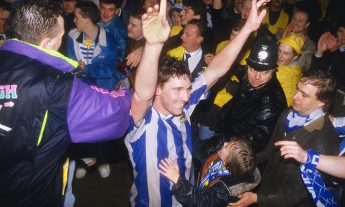 Manchester United tried to sign Sheffield Wednesday legend to ease Alan Shearer transfer fail and even submitted record bid