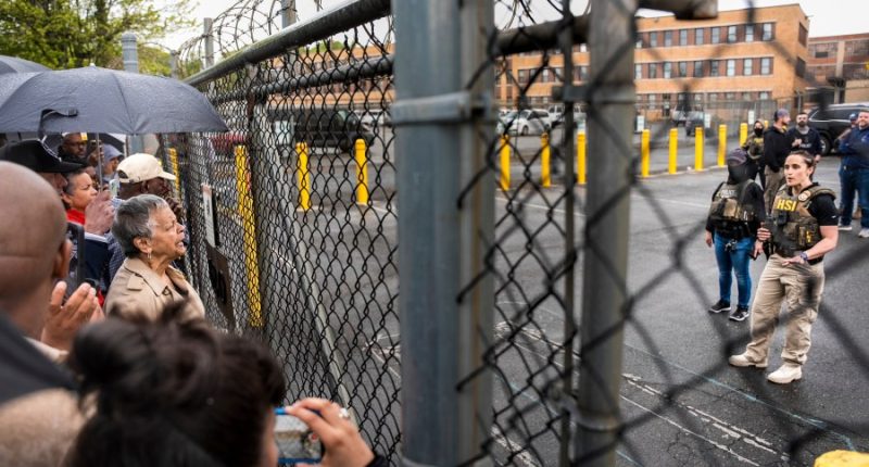 Mayor of Newark, New Jersey, released after arrest at immigration detention center