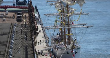 The Mexican Navy training vessel Cuauhtemoc after colliding with the Brooklyn Bridge.
