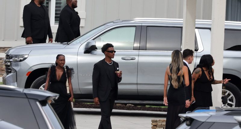 NFL star Travis Hunter and stunning bride Leanna Lenee's wedding shots