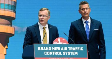 Newark airport's flight capacity to be reduced, Sean Duffy says
