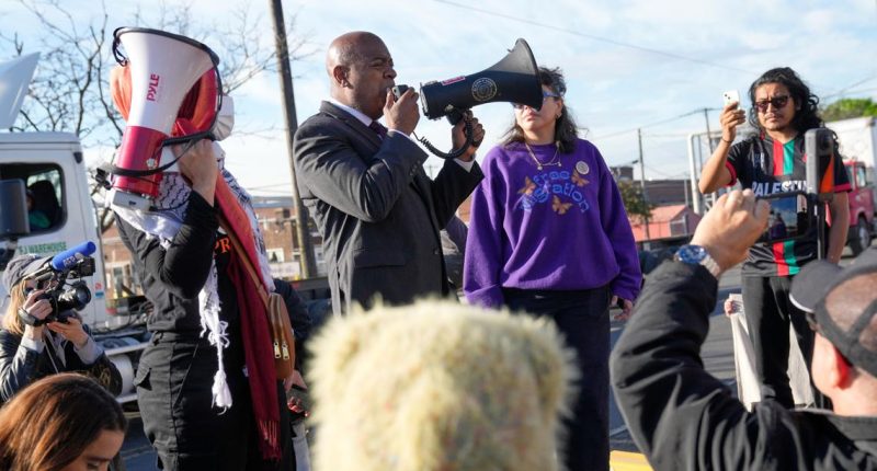 Newark mayor arrested amid protests against immigration center