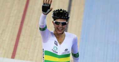 Melissa Hoskins salutes at the 2012 UCI Track Cycling World Cup.
