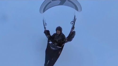 Paraglider survives accidental 8500-metre-high flight without oxygen