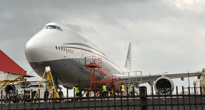 Pentagon officially accepts Qatari jet for Trump's use