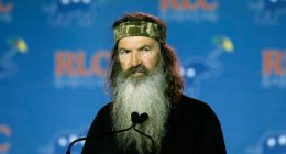 Phil Robertson of 'Duck Dynasty' dies at 79